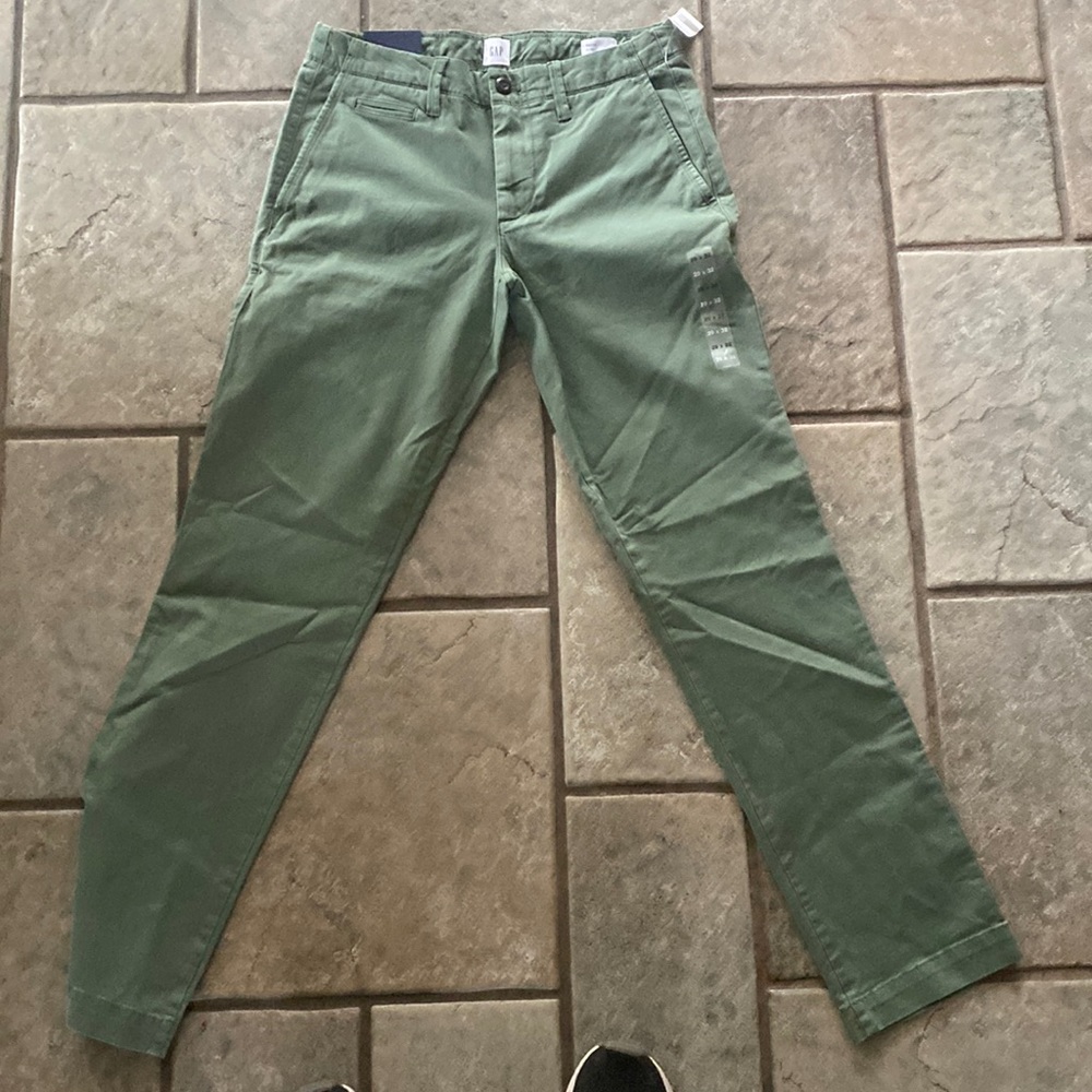 NEW Mens Gap Flex khakis in olive green